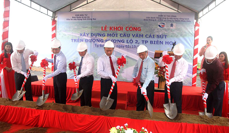Ngày 2/10/2020, Ban Quản lý dự án đầu tư xây dựng tỉnh Đồng Nai đã khởi công cầu Vàm Cái Sứt kết nối Biên Hòa với cao tốc TP.HCM - Long Thành - Dầu Giây, nằm trên tuyến hương lộ 2, xã Long Hưng, TP Biên Hòa